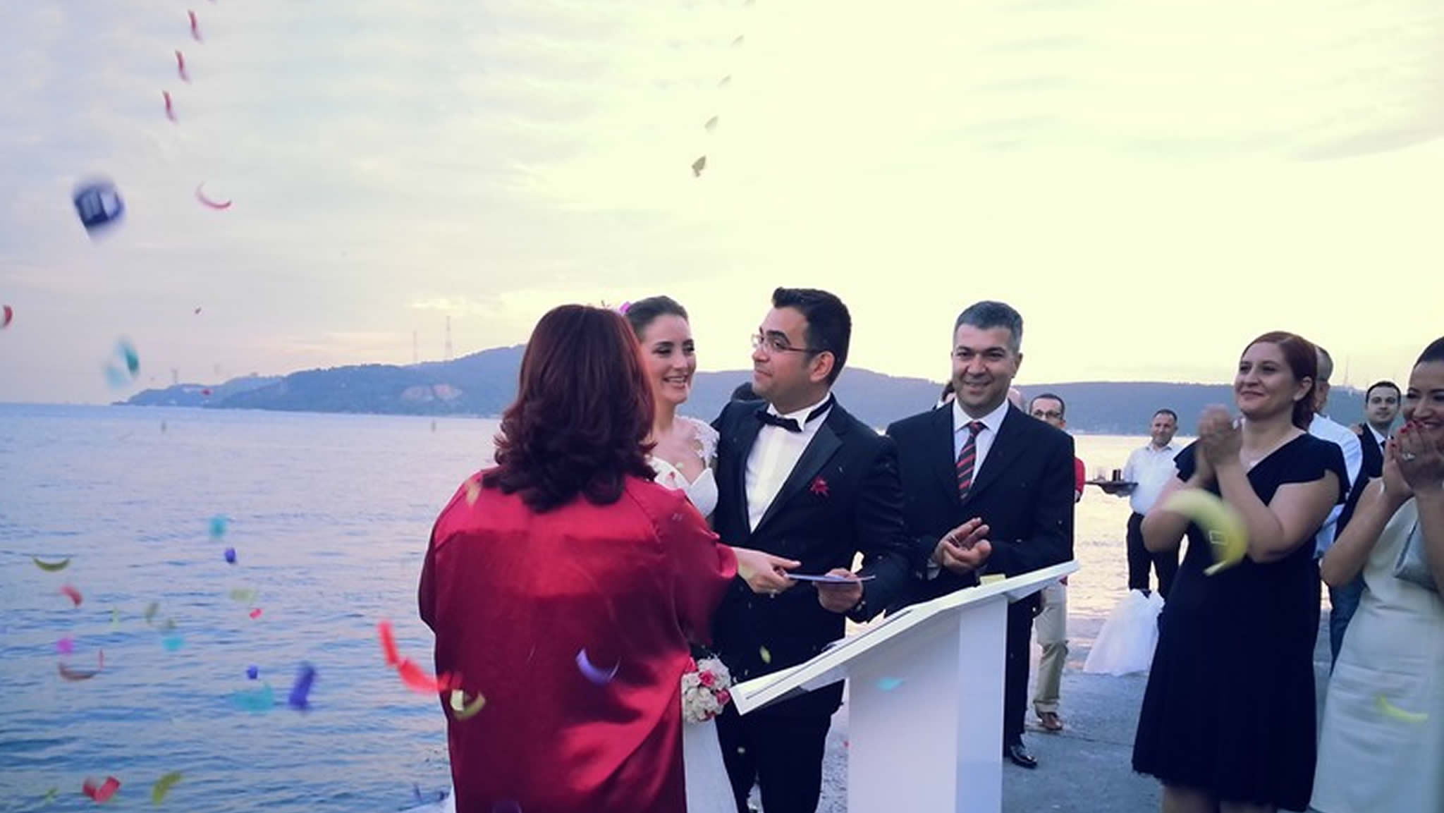 Nikahta Neden Ayağa Basılır Nikahta Neden Ayağa Basılır